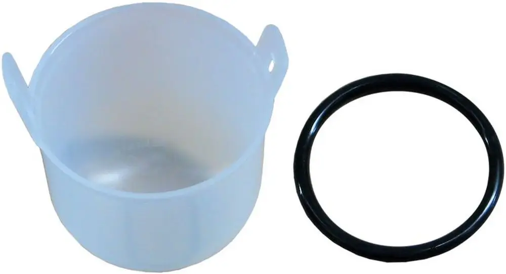 Weißer Kunststoffbehälter mit zwei seitlichen Griffen und einem schwarzen O-Ring daneben. Von Bosch, möglicherweise Bestandteil eines technischen Geräts.